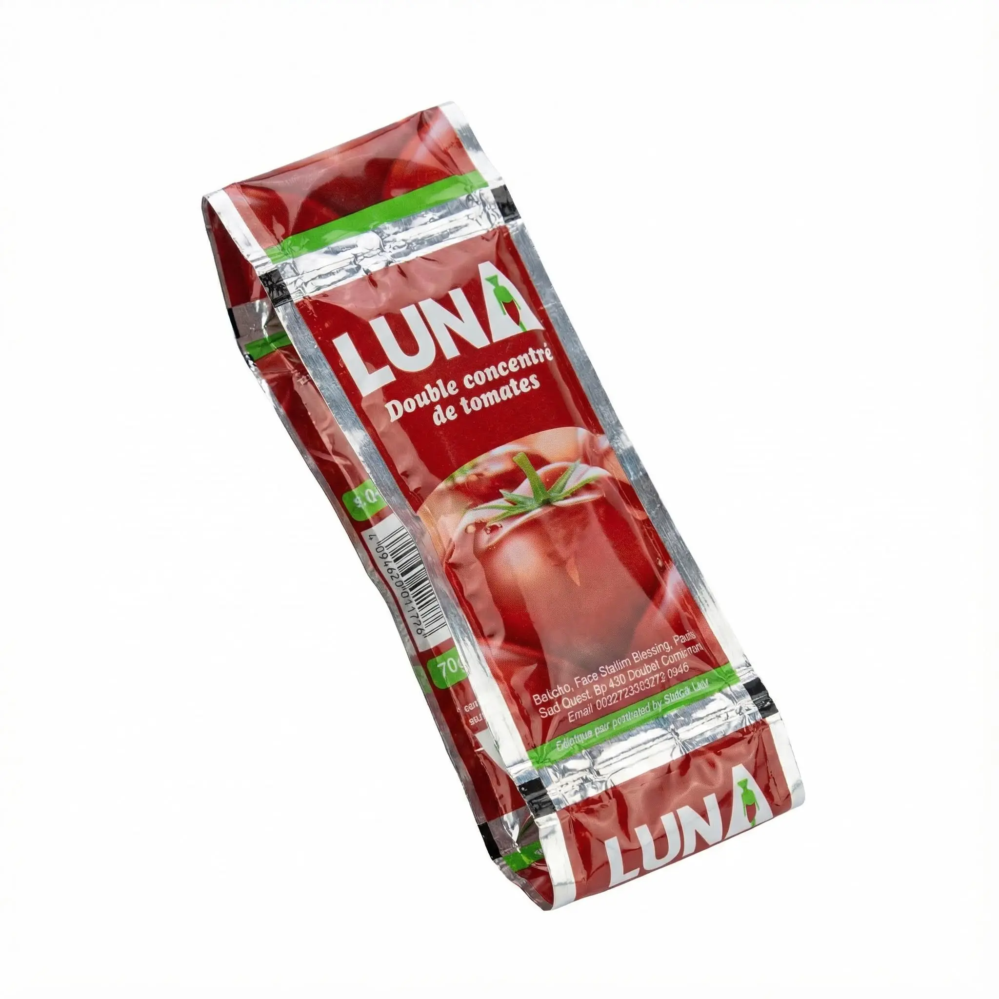 vue latérale de la sauce tomate luna en sachet